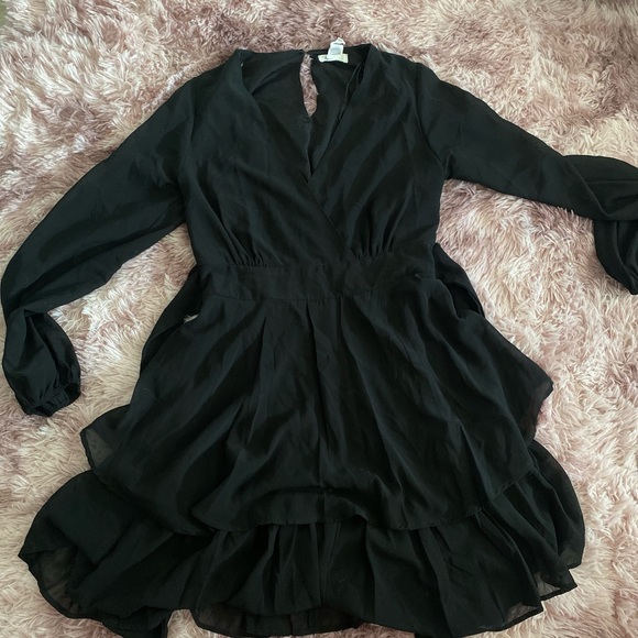 Black short Dress - Picture 3 of 3